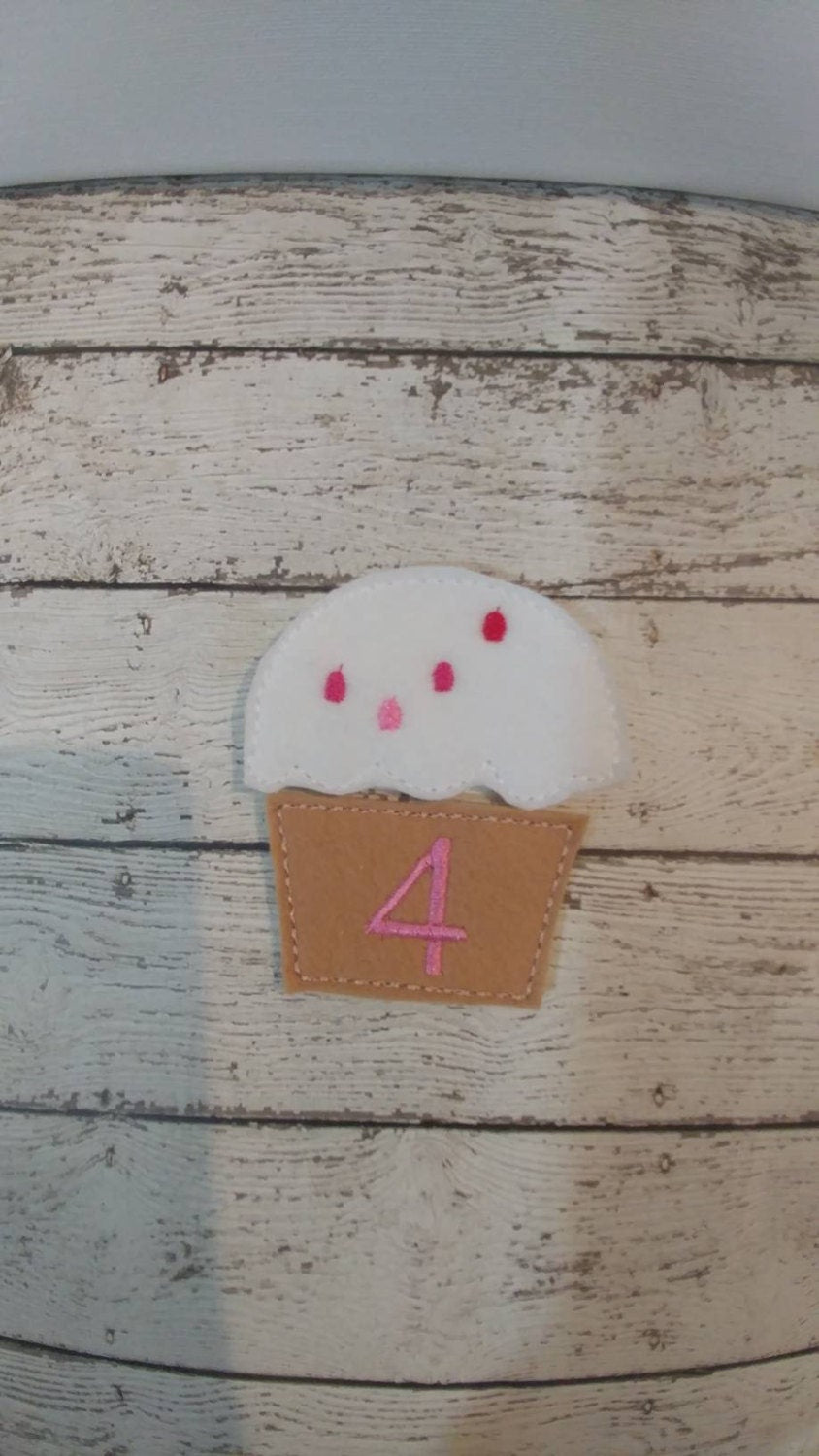 Felt counting cupcakes activity set for teaching counting and number recognition in the classroom or at home